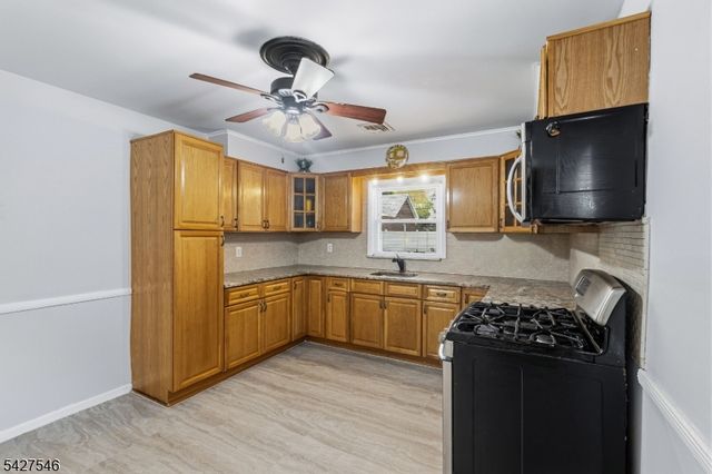 555 Riverside Dr, Elizabeth City, NJ 07208