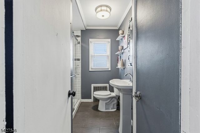 555 Riverside Dr, Elizabeth City, NJ 07208