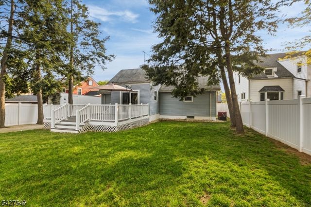 555 Riverside Dr, Elizabeth City, NJ 07208
