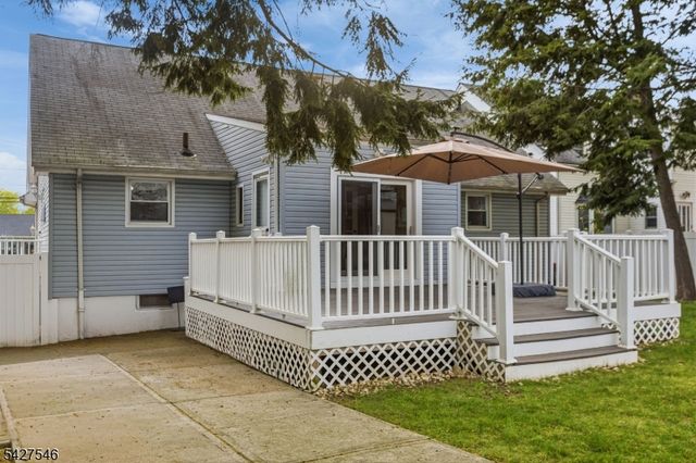 555 Riverside Dr, Elizabeth City, NJ 07208