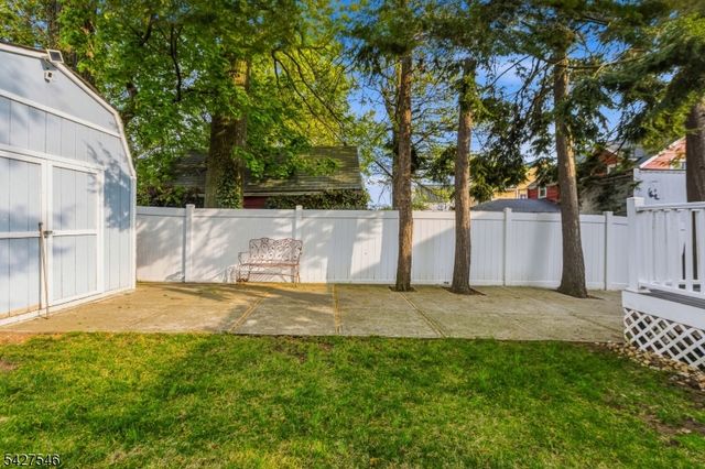 555 Riverside Dr, Elizabeth City, NJ 07208