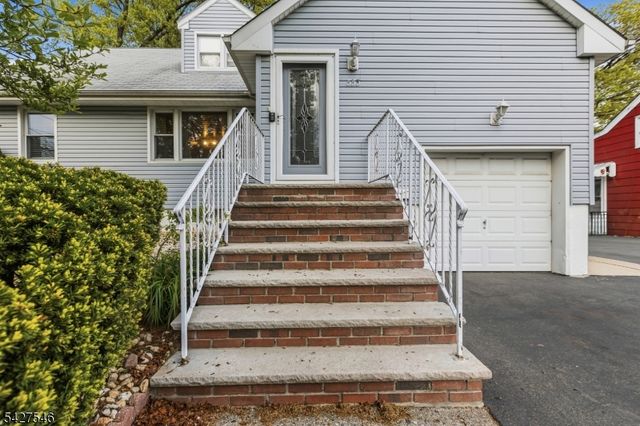555 Riverside Dr, Elizabeth City, NJ 07208