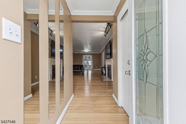 555 Riverside Dr, Elizabeth City, NJ 07208