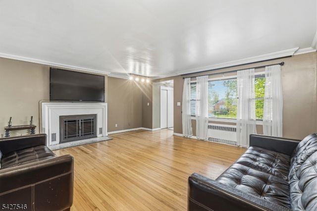 555 Riverside Dr, Elizabeth City, NJ 07208