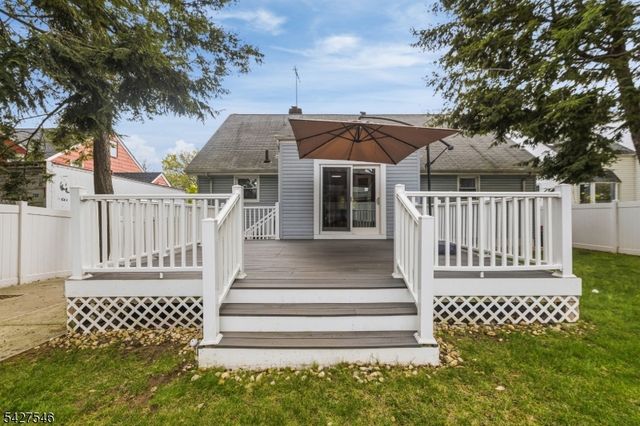 555 Riverside Dr, Elizabeth City, NJ 07208