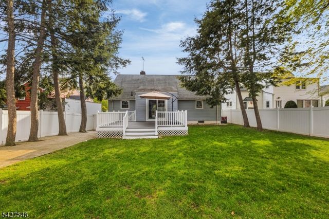 555 Riverside Dr, Elizabeth City, NJ 07208
