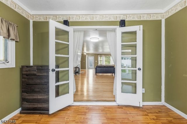 555 Riverside Dr, Elizabeth City, NJ 07208