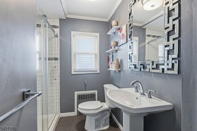 555 Riverside Dr, Elizabeth City, NJ 07208