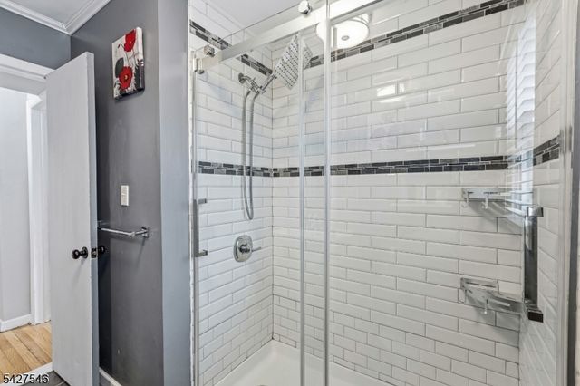 555 Riverside Dr, Elizabeth City, NJ 07208