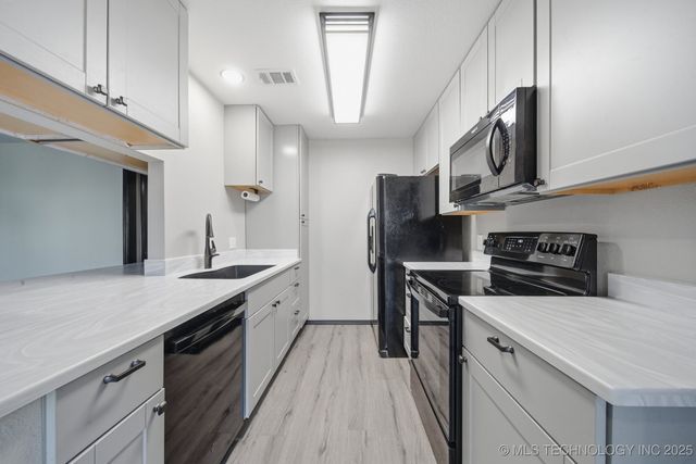 4740 E 68th Street 156, Tulsa, OK 74136