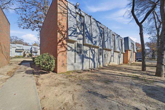 4740 E 68th Street 156, Tulsa, OK 74136