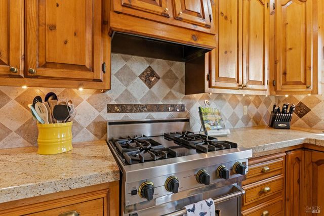608 Dixon Dr, Lakeport, CA 95453