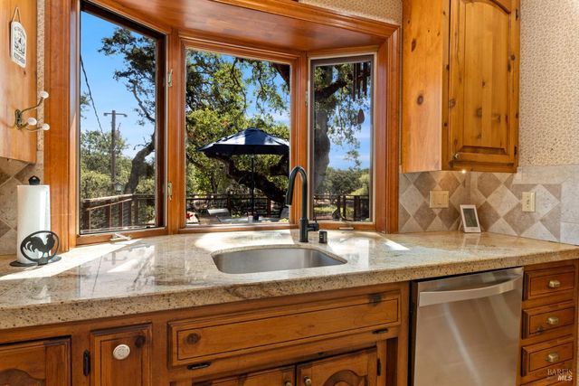 608 Dixon Dr, Lakeport, CA 95453