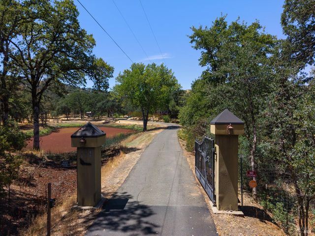608 Dixon Dr, Lakeport, CA 95453