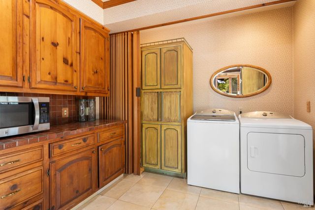 608 Dixon Dr, Lakeport, CA 95453