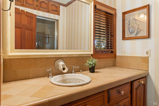 608 Dixon Dr, Lakeport, CA 95453