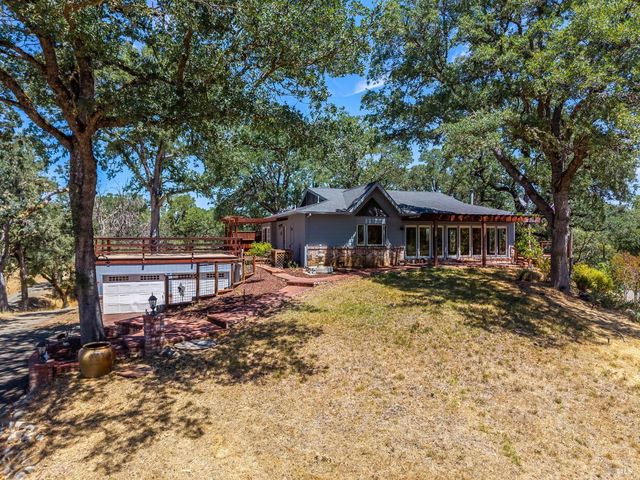 608 Dixon Dr, Lakeport, CA 95453