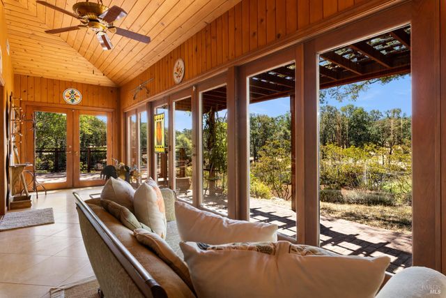 608 Dixon Dr, Lakeport, CA 95453