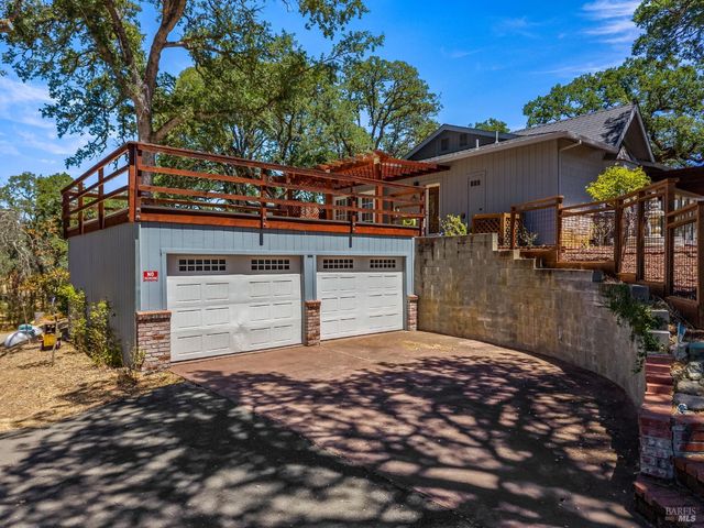 608 Dixon Dr, Lakeport, CA 95453