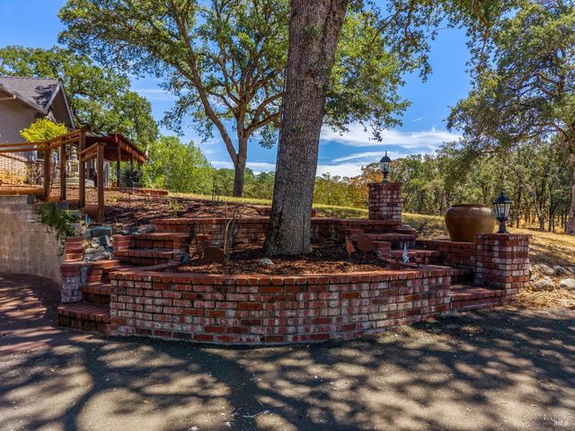608 Dixon Dr, Lakeport, CA 95453
