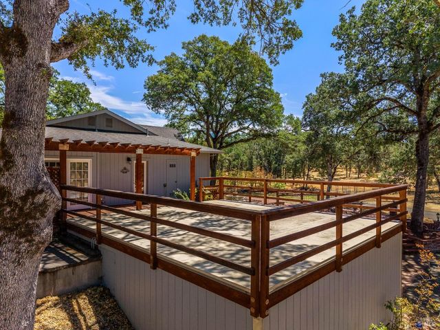 608 Dixon Dr, Lakeport, CA 95453