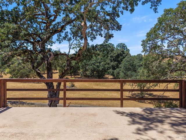 608 Dixon Dr, Lakeport, CA 95453
