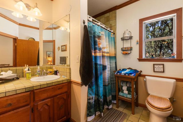 608 Dixon Dr, Lakeport, CA 95453