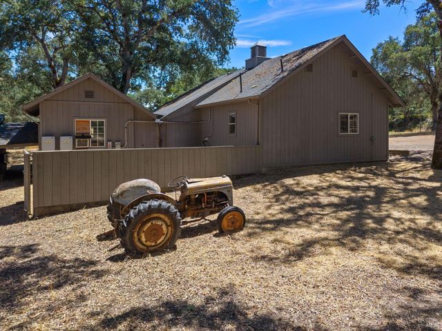 608 Dixon Dr, Lakeport, CA 95453