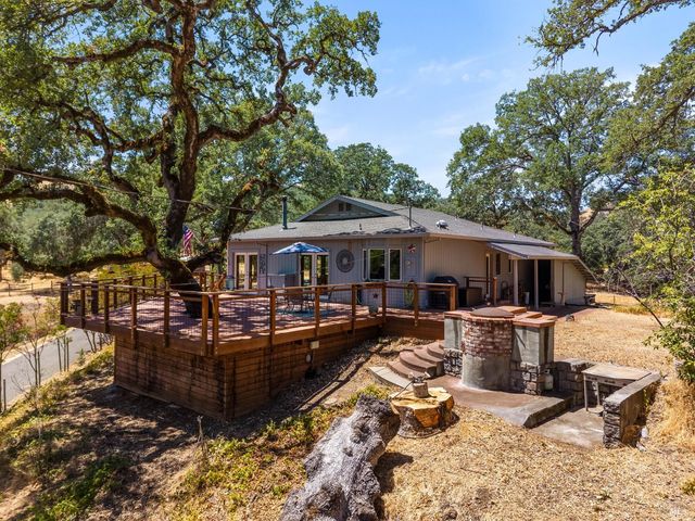 608 Dixon Dr, Lakeport, CA 95453