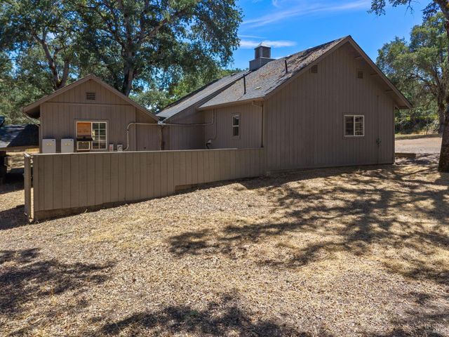 608 Dixon Dr, Lakeport, CA 95453