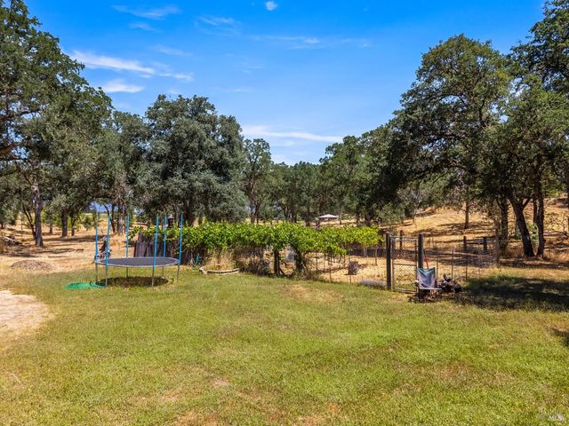 608 Dixon Dr, Lakeport, CA 95453