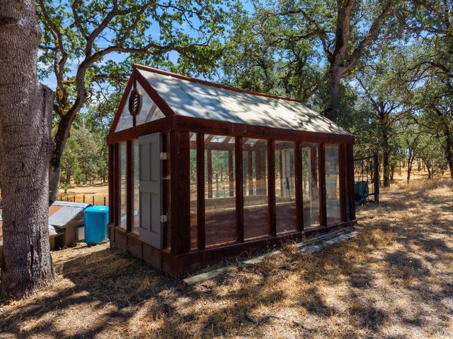 608 Dixon Dr, Lakeport, CA 95453