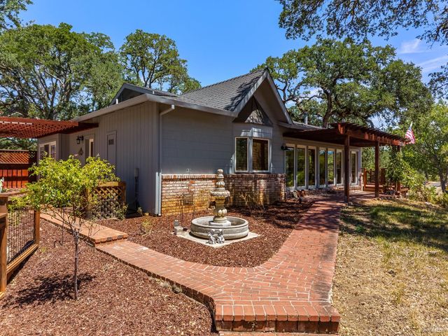 608 Dixon Dr, Lakeport, CA 95453