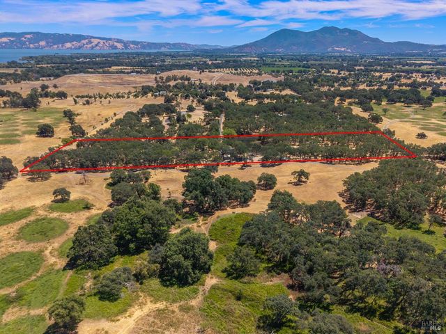 608 Dixon Dr, Lakeport, CA 95453