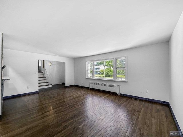 5 Carl Drive, Fairfield, NJ 07004