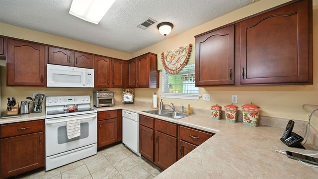 115 Lakewood Dr, Oakland, TN 38060