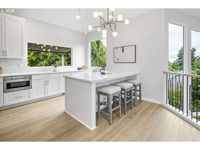 1410 WOODLAND Ter, Lake Oswego, OR 97034