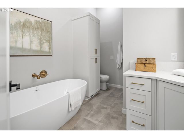 1410 WOODLAND Ter, Lake Oswego, OR 97034