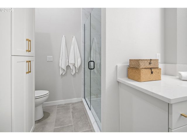 1410 WOODLAND Ter, Lake Oswego, OR 97034