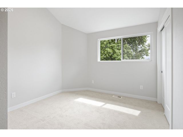 1410 WOODLAND Ter, Lake Oswego, OR 97034