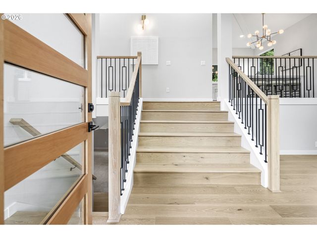1410 WOODLAND Ter, Lake Oswego, OR 97034