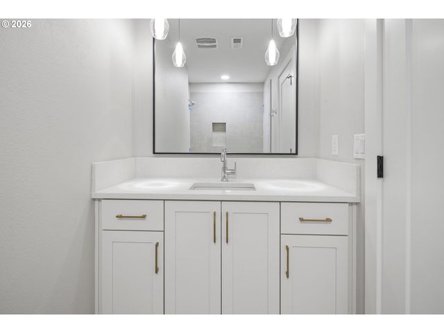1410 WOODLAND Ter, Lake Oswego, OR 97034