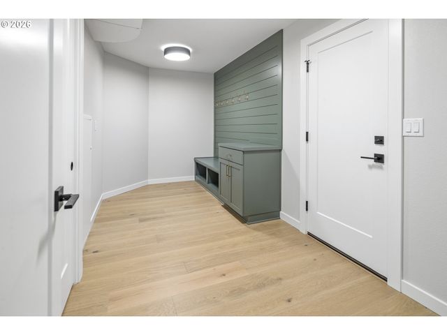 1410 WOODLAND Ter, Lake Oswego, OR 97034