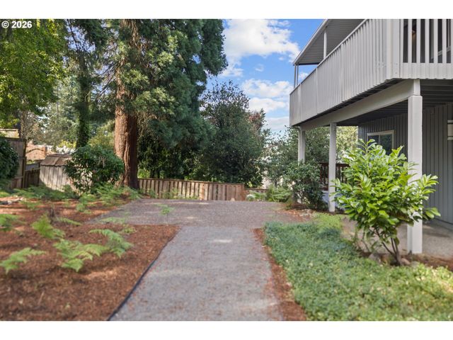 1410 WOODLAND Ter, Lake Oswego, OR 97034