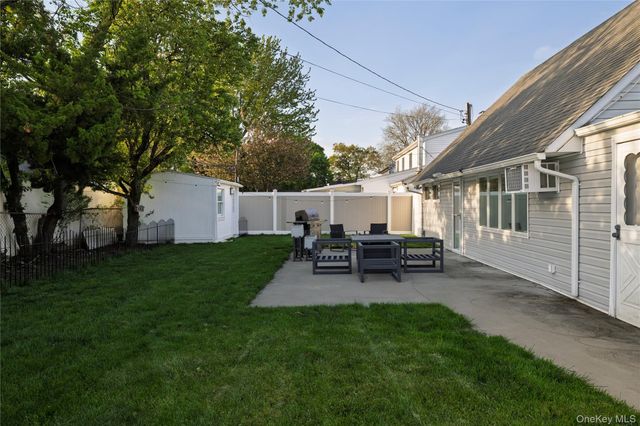 10 Rural Lane, Levittown, NY 11756