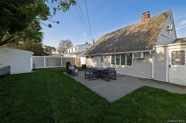 10 Rural Lane, Levittown, NY 11756
