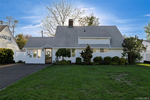 10 Rural Lane, Levittown, NY 11756