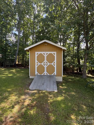 132 Blue Bird Drive, New London, NC 28127