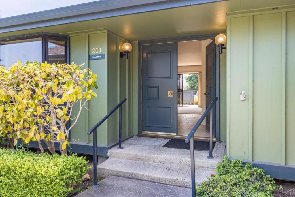 Image 3 of property listing at 201 Del Mesa Carmel, Carmel, CA 93923