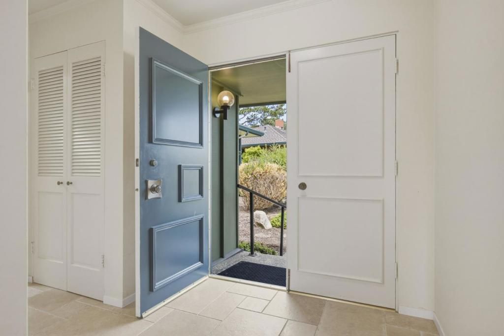 Image 5 of property listing at 201 Del Mesa Carmel, Carmel, CA 93923